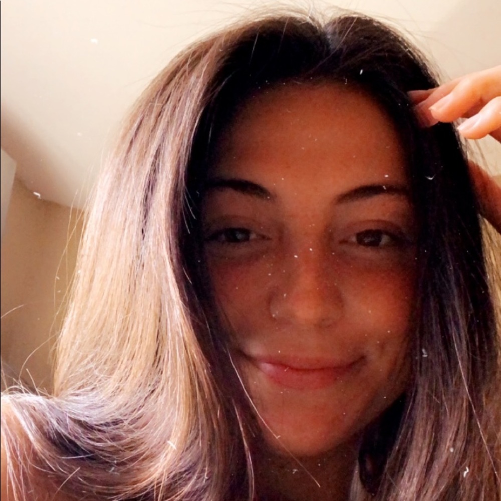 Meet your Posher, Adrienne